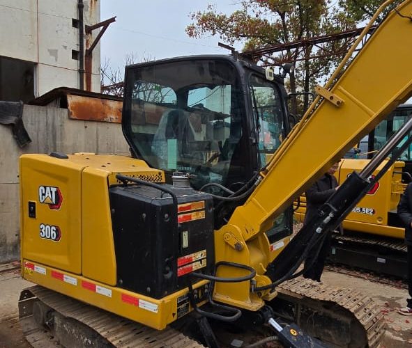 ESCAVADORA CATERPILLAR